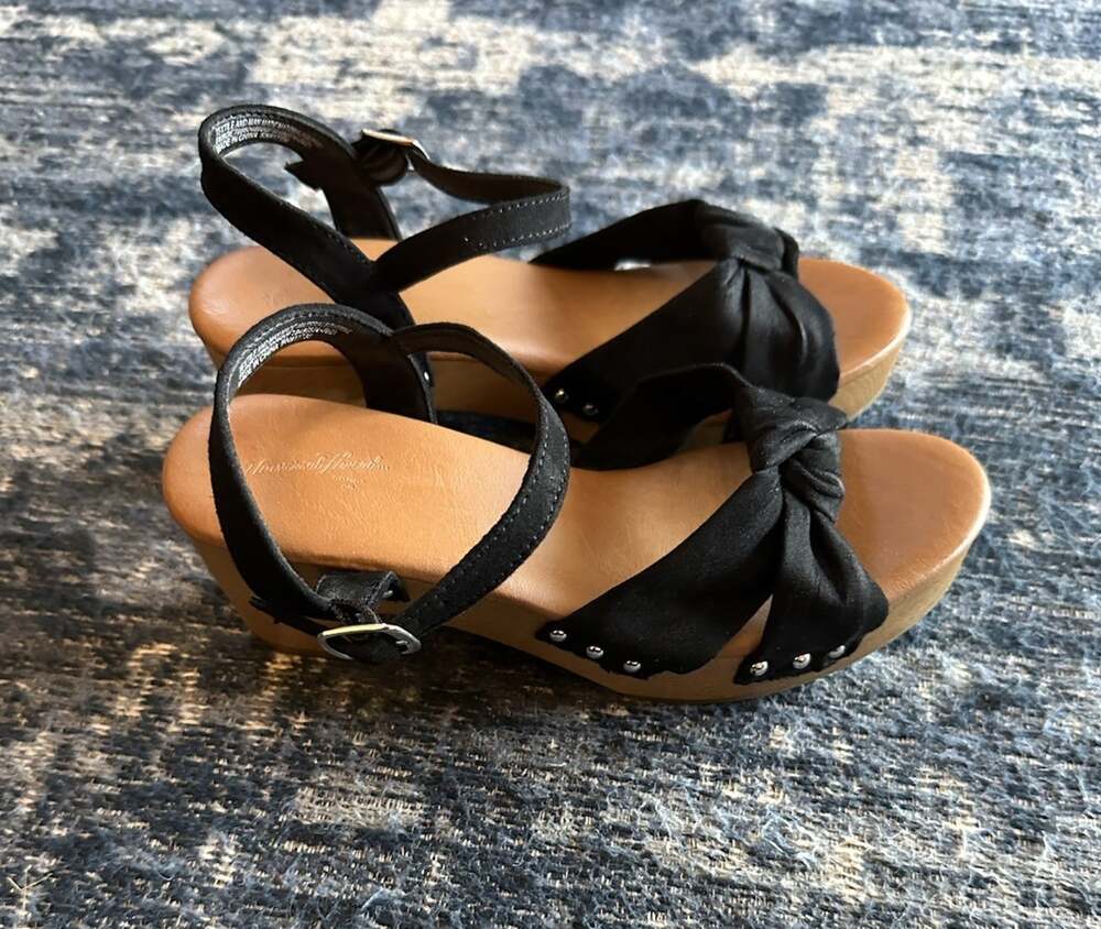 Universal Thread Platform Block Heel Sandals Black Studded Size6.5 Boho Festival
